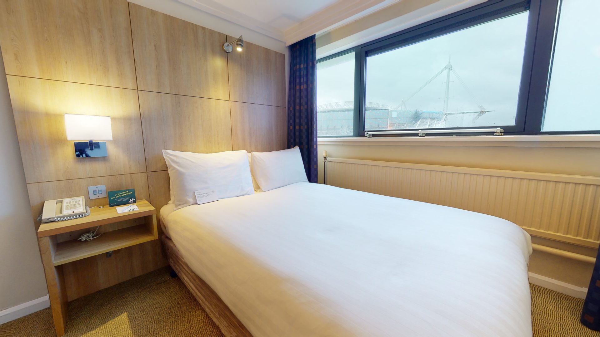 Holiday Inn Cardiff City, Cardiff : -27% during the day 